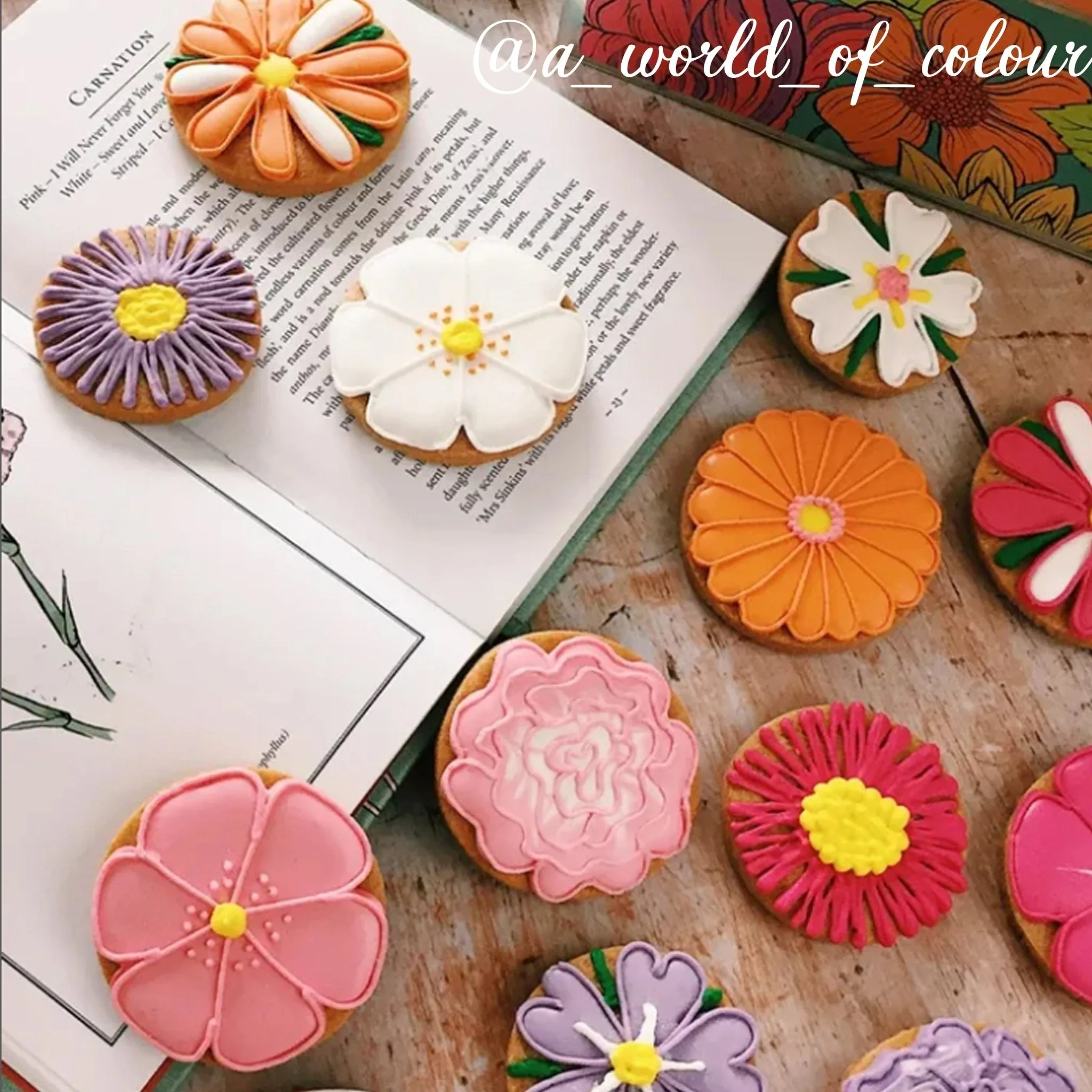 Biscuiteers Bouquet Luxe Biscuit Tin - Image 5